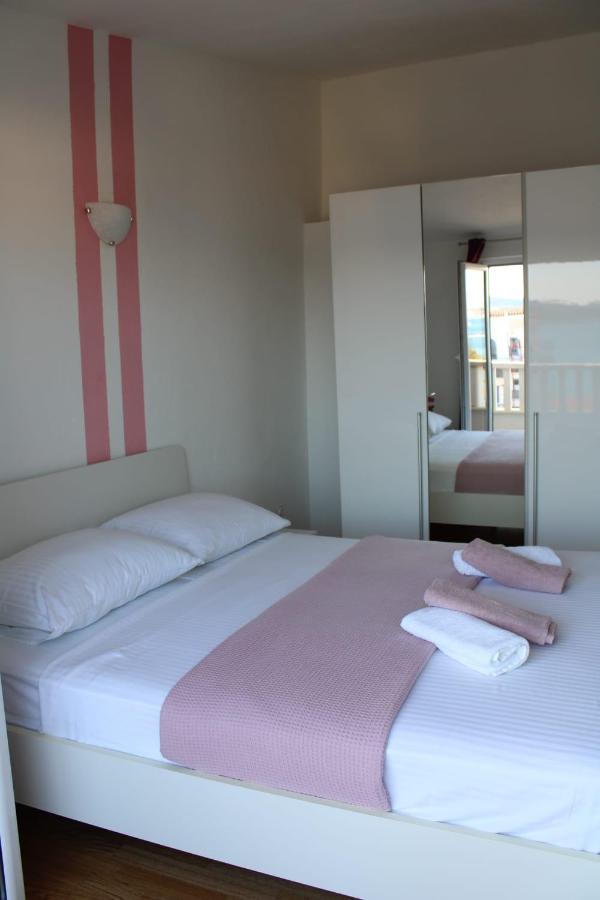 Apartments Renata Seget Donji Bagian luar foto